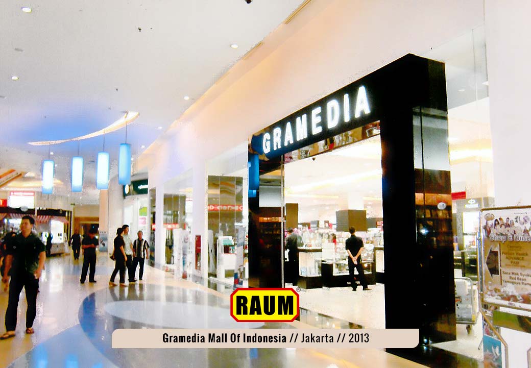 01 Toko Buku Gramedia Mall Of Indonesia - interior asri by raum