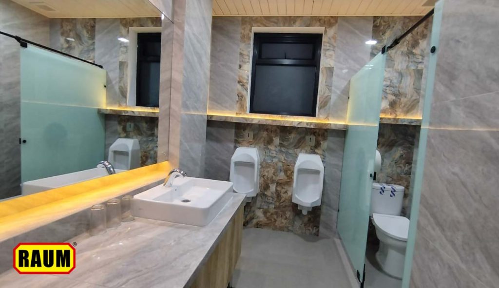 Sanitary Proyek Interior by RAUM Interior Asri