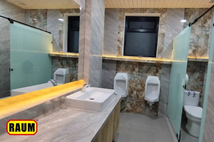 Sanitary Proyek Interior by RAUM Interior Asri